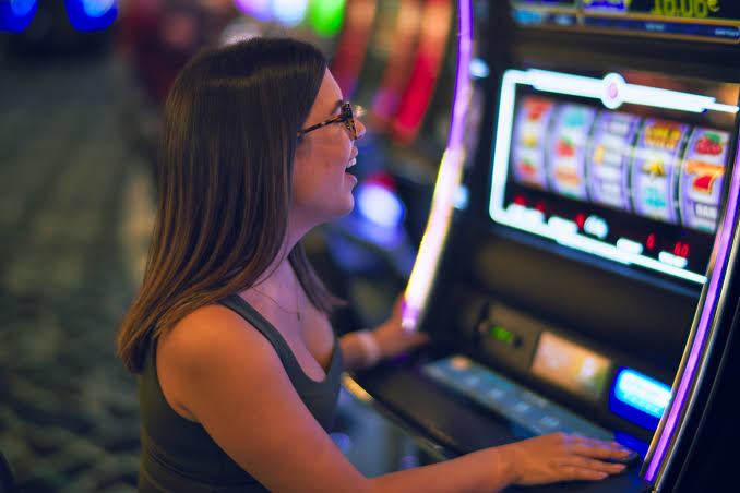 What Should a First-Time Player Understand Before Spinning a Simple Slot?